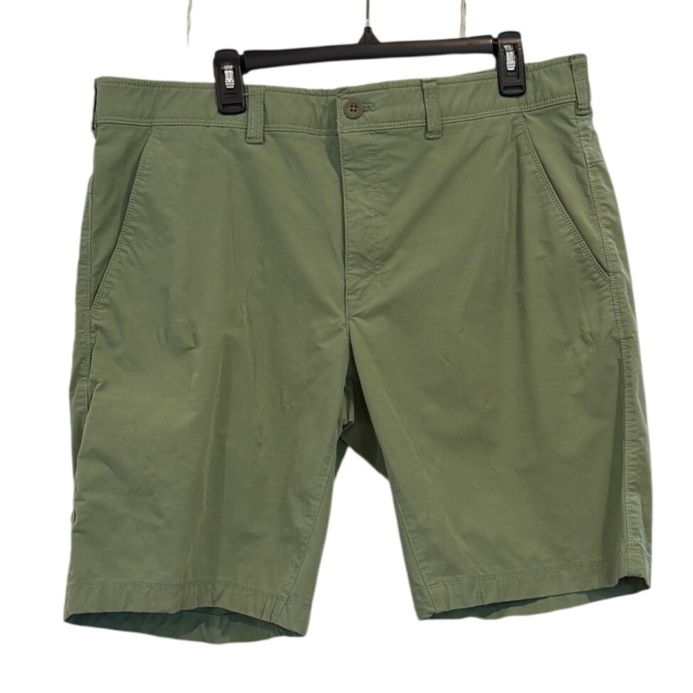 Eddie Bauer Mens Sage Green Horizon Guide Chino Shorts Size 40 Stretch Hiking